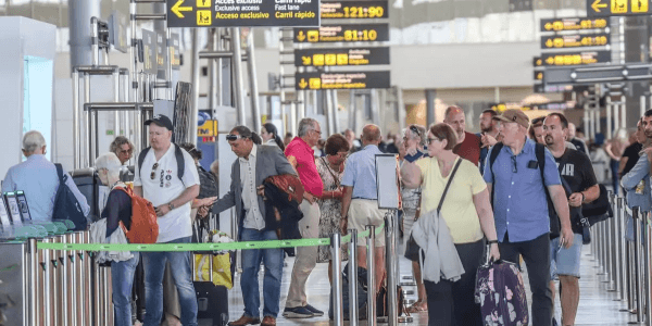 El aeropuerto Alicante-Elche acumula hasta septiembre más pasajeros que en todo 2022