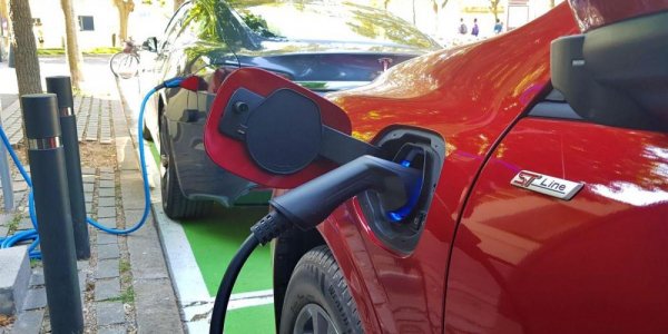 Francia obliga al Rent a Car a tener coches eléctricos